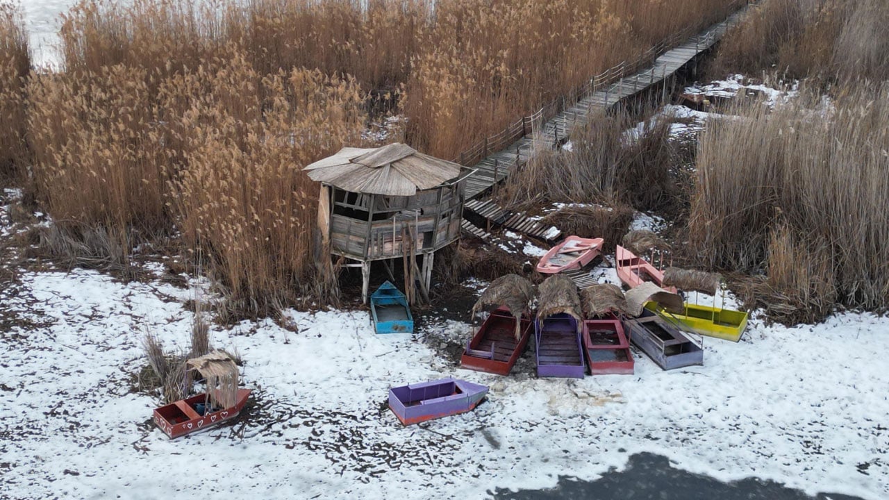 Foto - Eksi 15’i gördü, sazlık dondu! Sultan Sazlığı kışa teslim oldu