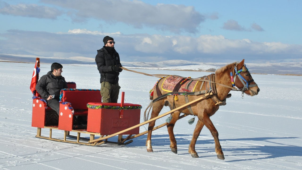 Foto - Eksi 16’da buz şöleni! Buzun üstünde şenlik var