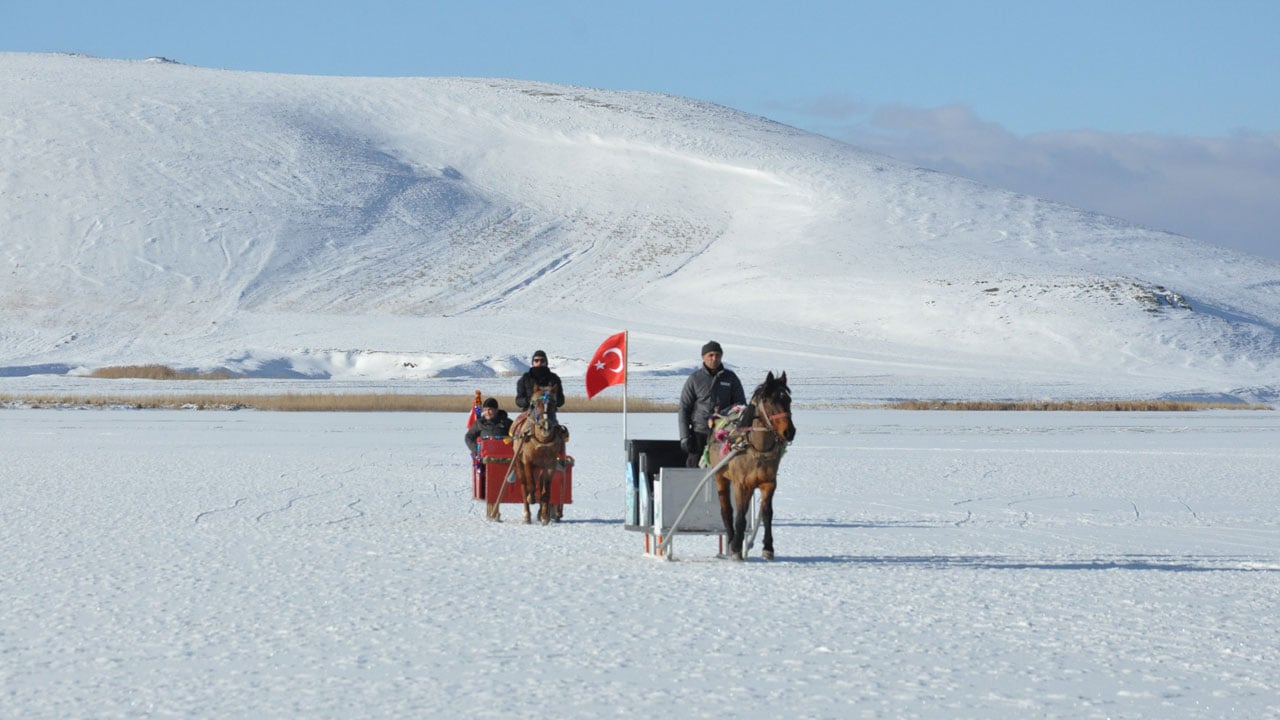 Eksi 16’da buz şöleni! Buzun üstünde şenlik var