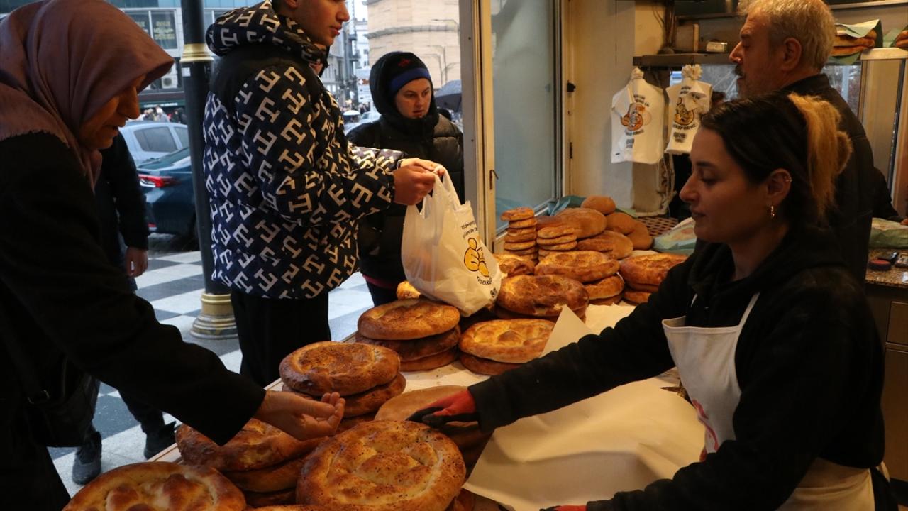 Foto - Ekşi mayalı ramazan pidesi! 6 saatlik hummalı mesaiyle sofralara ulaşıyor