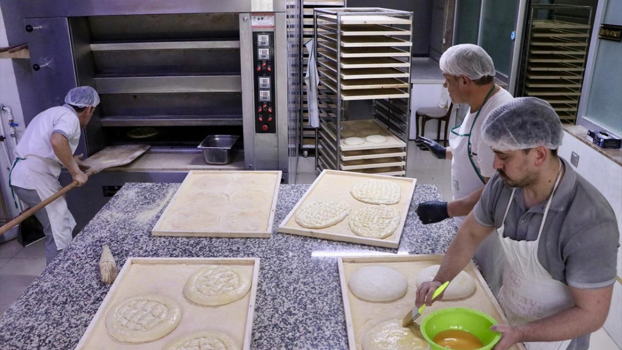 Foto - Ekşi mayalı ramazan pidesi! 6 saatlik hummalı mesaiyle sofralara ulaşıyor