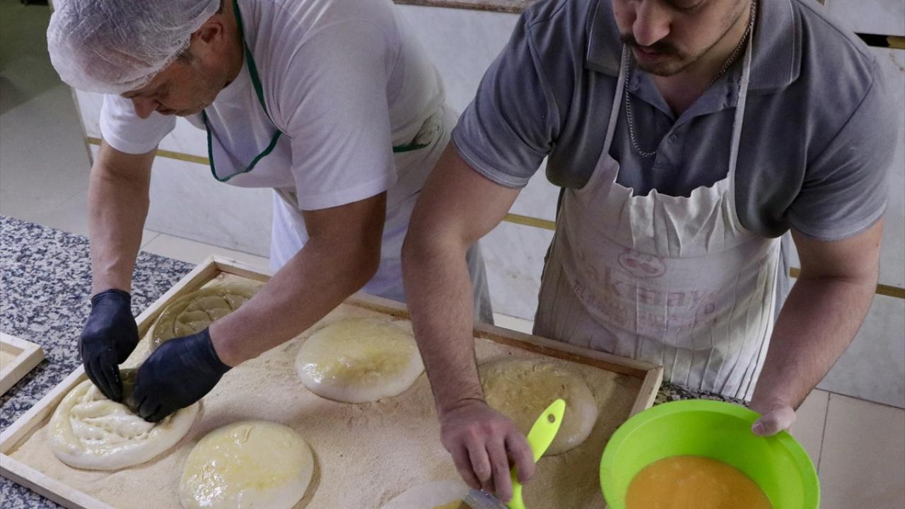 Foto - Ekşi mayalı ramazan pidesi! 6 saatlik hummalı mesaiyle sofralara ulaşıyor