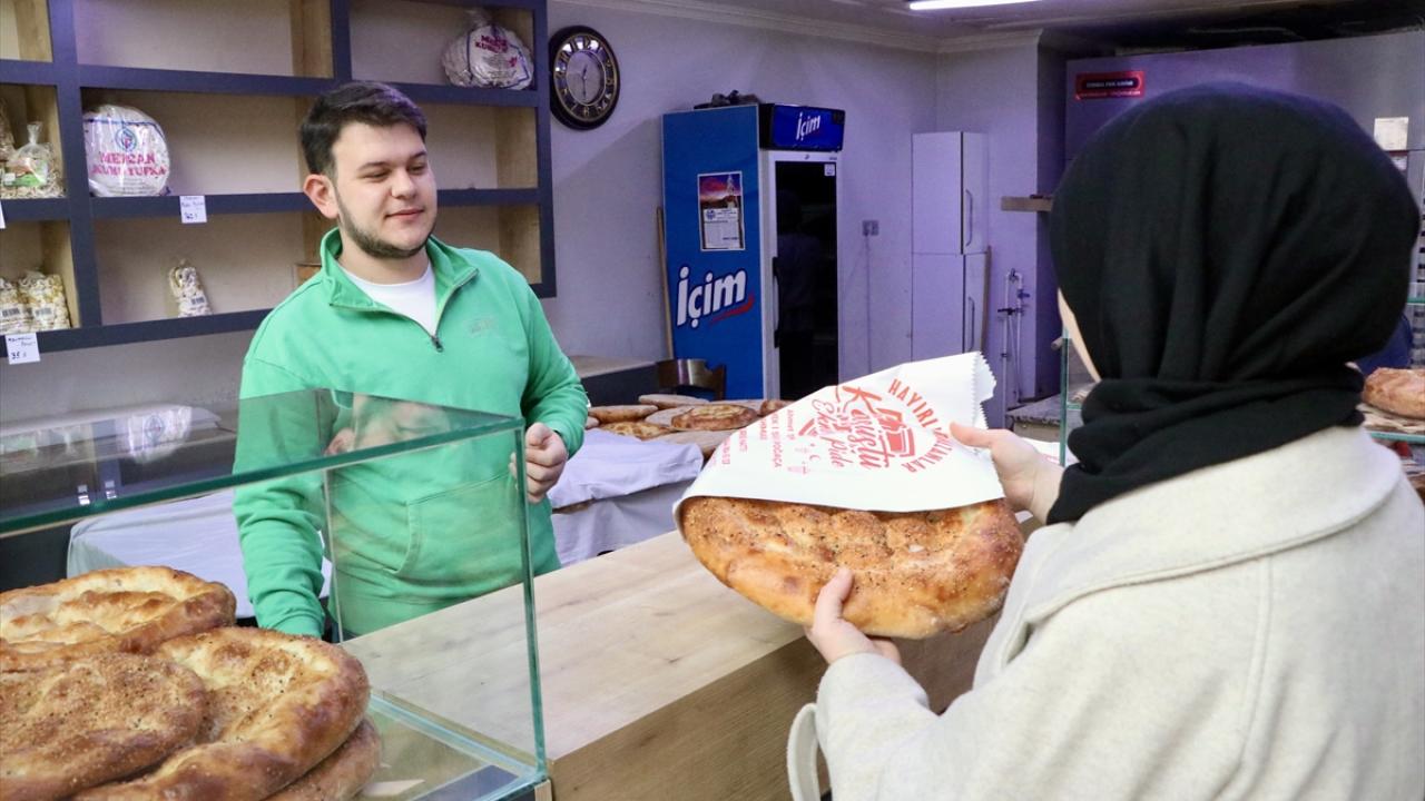 Foto - Ekşi mayalı ramazan pidesi! 6 saatlik hummalı mesaiyle sofralara ulaşıyor