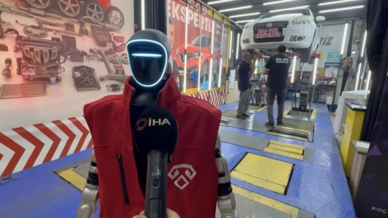 Foto - Ekspertiz firmasında eğlenceli robot: Yaptıklarını ve konuştuklarını duyunca şaşıracaksınız