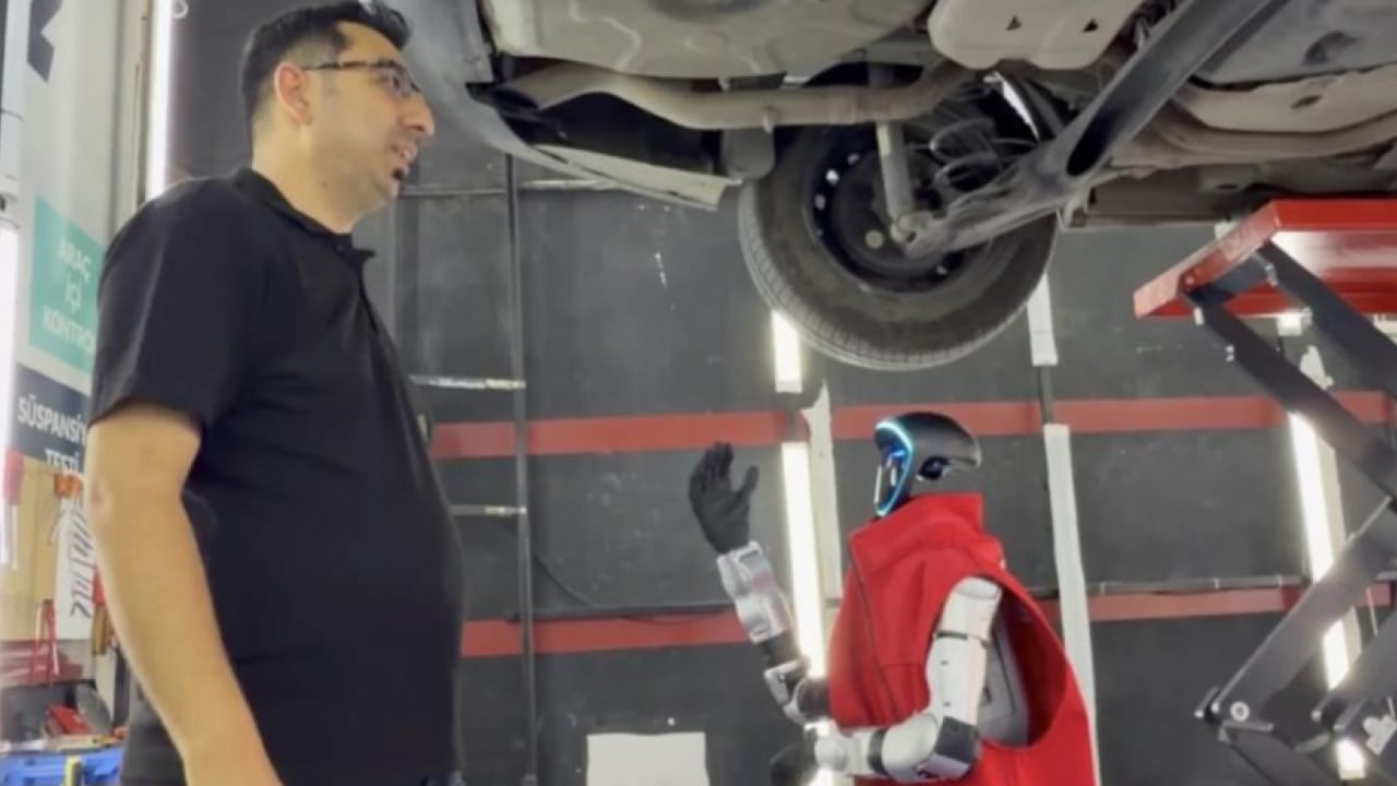 Foto - Ekspertiz firmasında eğlenceli robot: Yaptıklarını ve konuştuklarını duyunca şaşıracaksınız