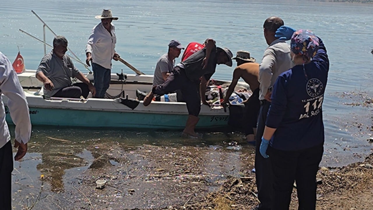 Foto - El birliğiyle hayata tutundu Tekneyle önce ambulansa sonra hastaneye