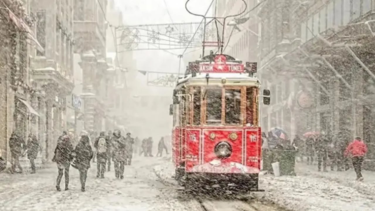 Eldivenleri dolaptan çıkarın: İstanbul'a ne zaman kar yağacağı belli oldu!