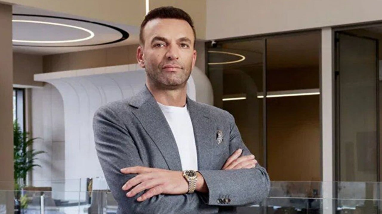 Foto - Elebaşı’nın 6 yardımcısı… Deveyi hamuduyla götürmüşler