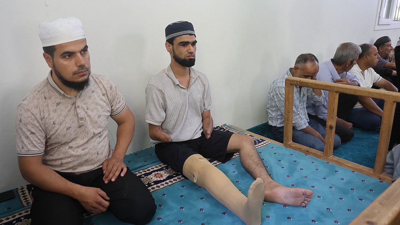 Foto - Elektrik akımı hayatını değiştirdi! İbadetle yaşama tutunuyor
