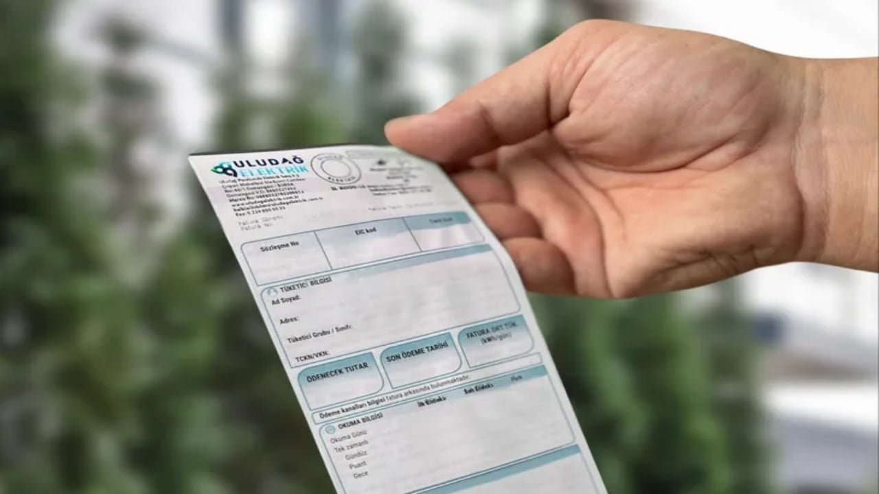 Foto - Elektrik faturalarının bir numaralı düşmanı! Buzdolabının üstüne koyan çıra gibi yandı: Faturalar katlandıkça katlanıyor