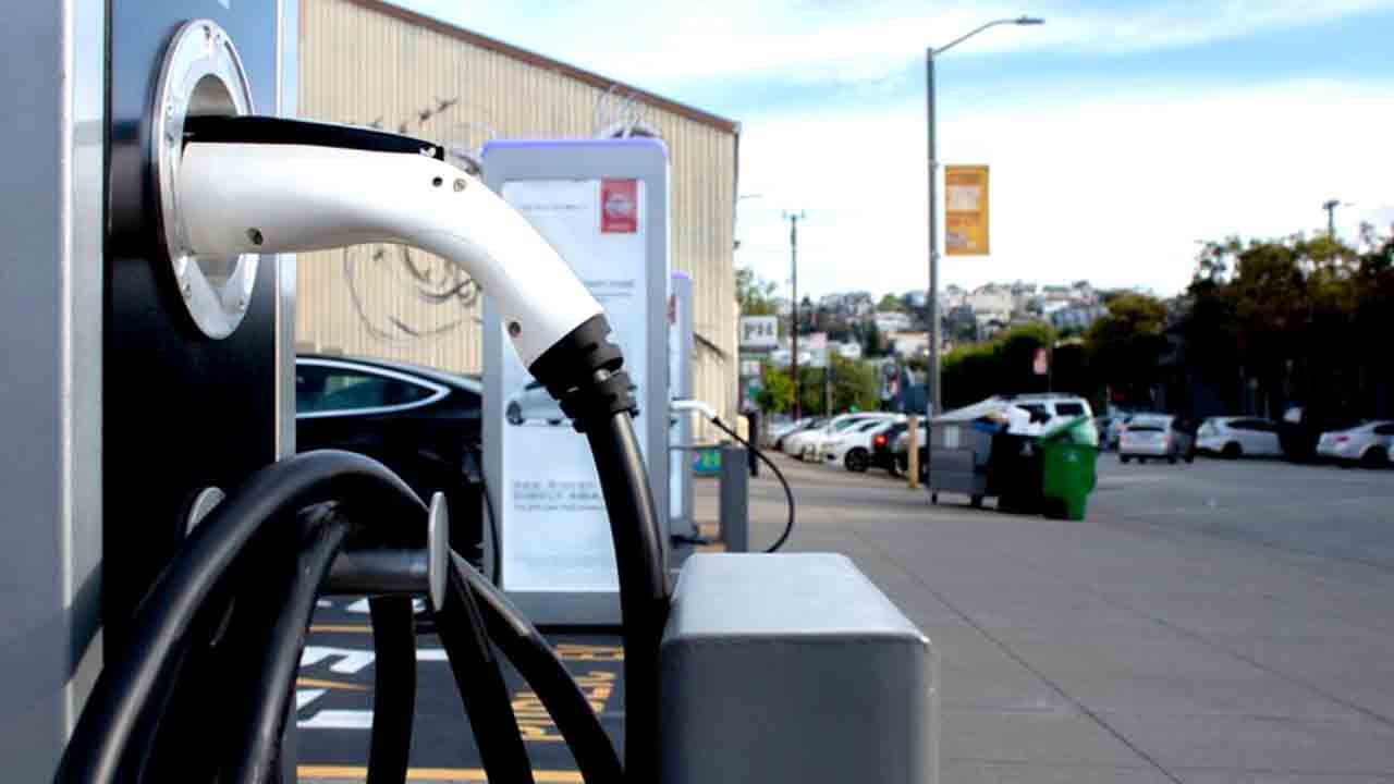 Foto - Elektrikli araç bataryası kaç yıl gider? Hızlı şarj mı, yavaş şarj mı belirliyor?