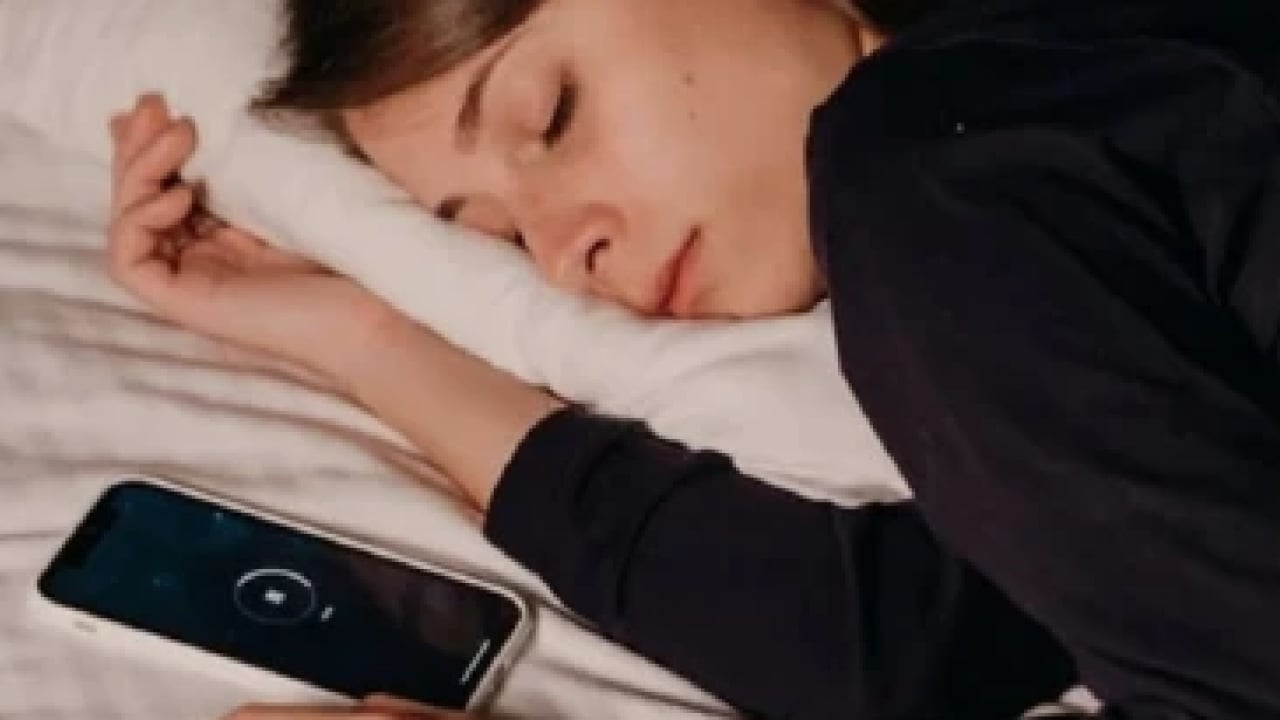 Foto - Elektromanyetik dalgalardan... Telefonu yastık altına koyarsanız... Sağlığı tehdit ediyor
