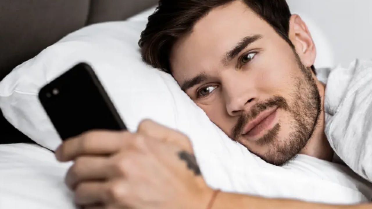 Foto - Elektromanyetik dalgalardan... Telefonu yastık altına koyarsanız... Sağlığı tehdit ediyor