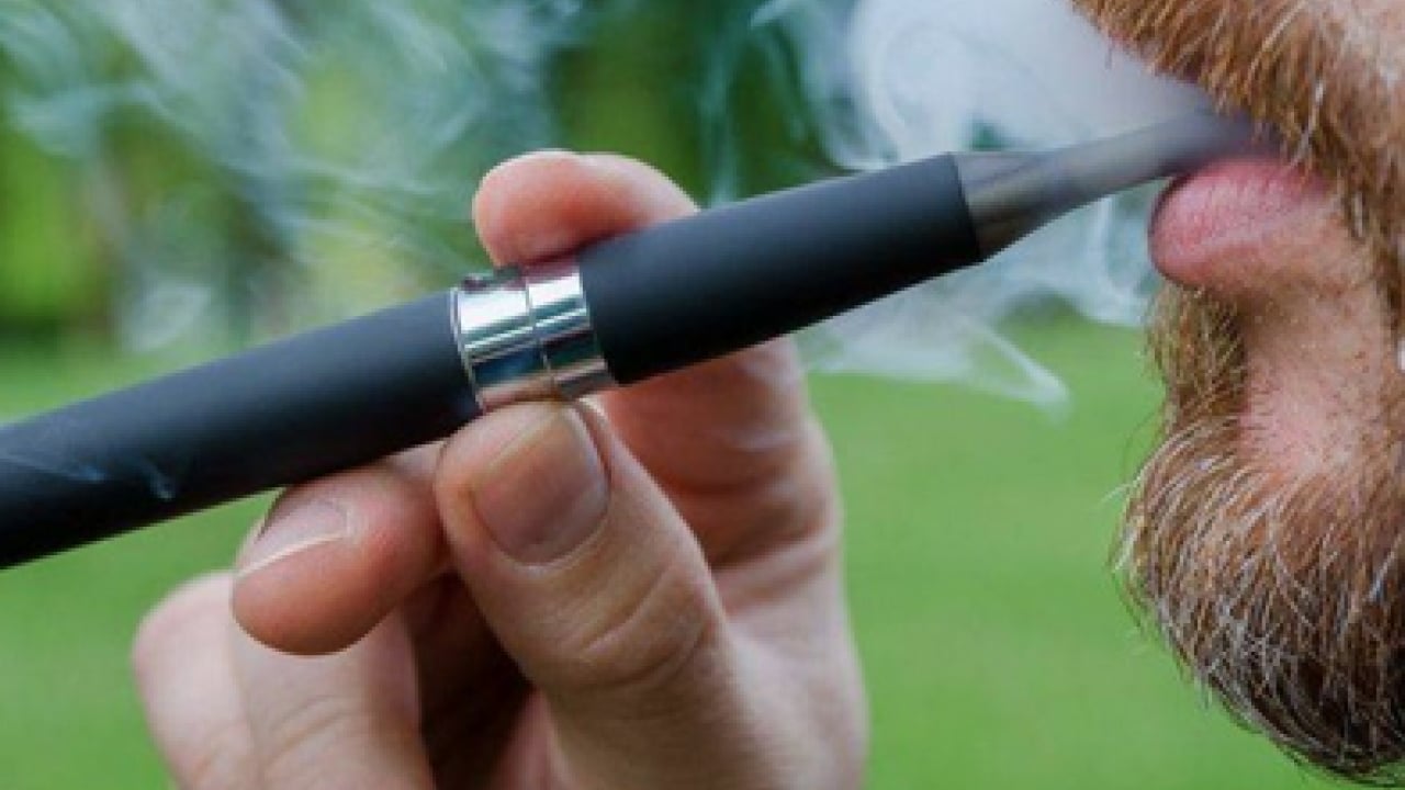 Foto - Elektronik sigara deyip geçmeyin: Sağlıklı diş eti için aman uzak durun!