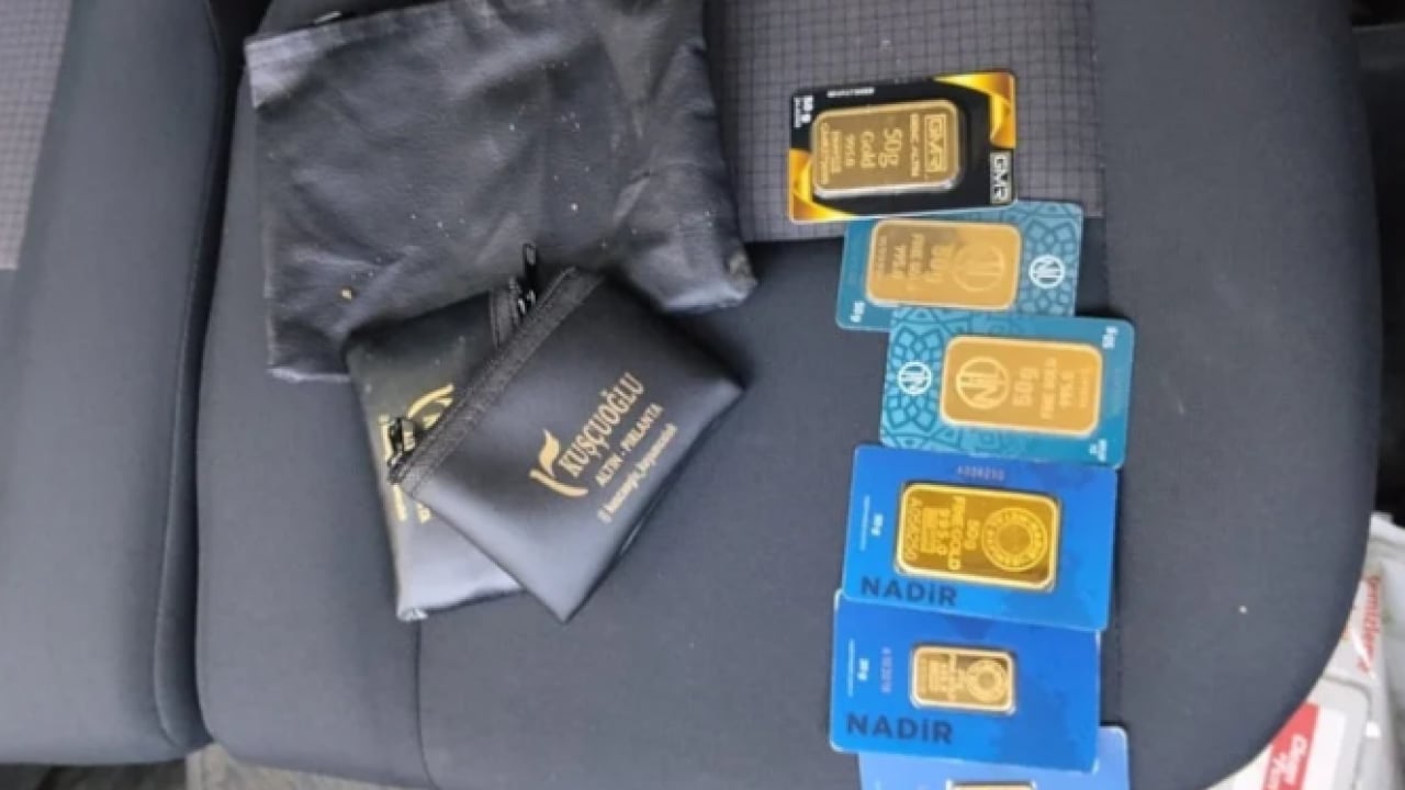 Foto - Eli bile titremedi: 3.5 milyon liralık altını polise teslim etti!