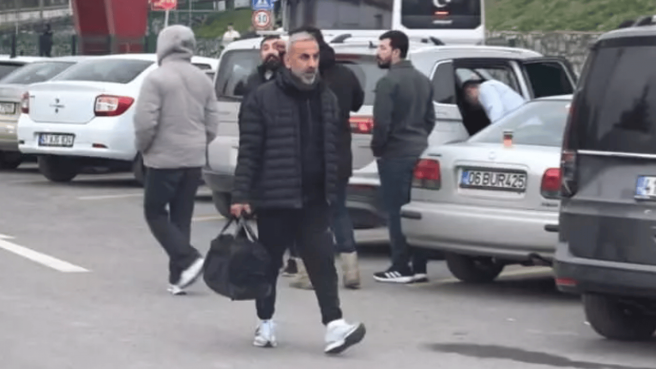 Foto - Ellerinde torbalarla görüntülendi: Cezaevinden tahliyeler başladı!