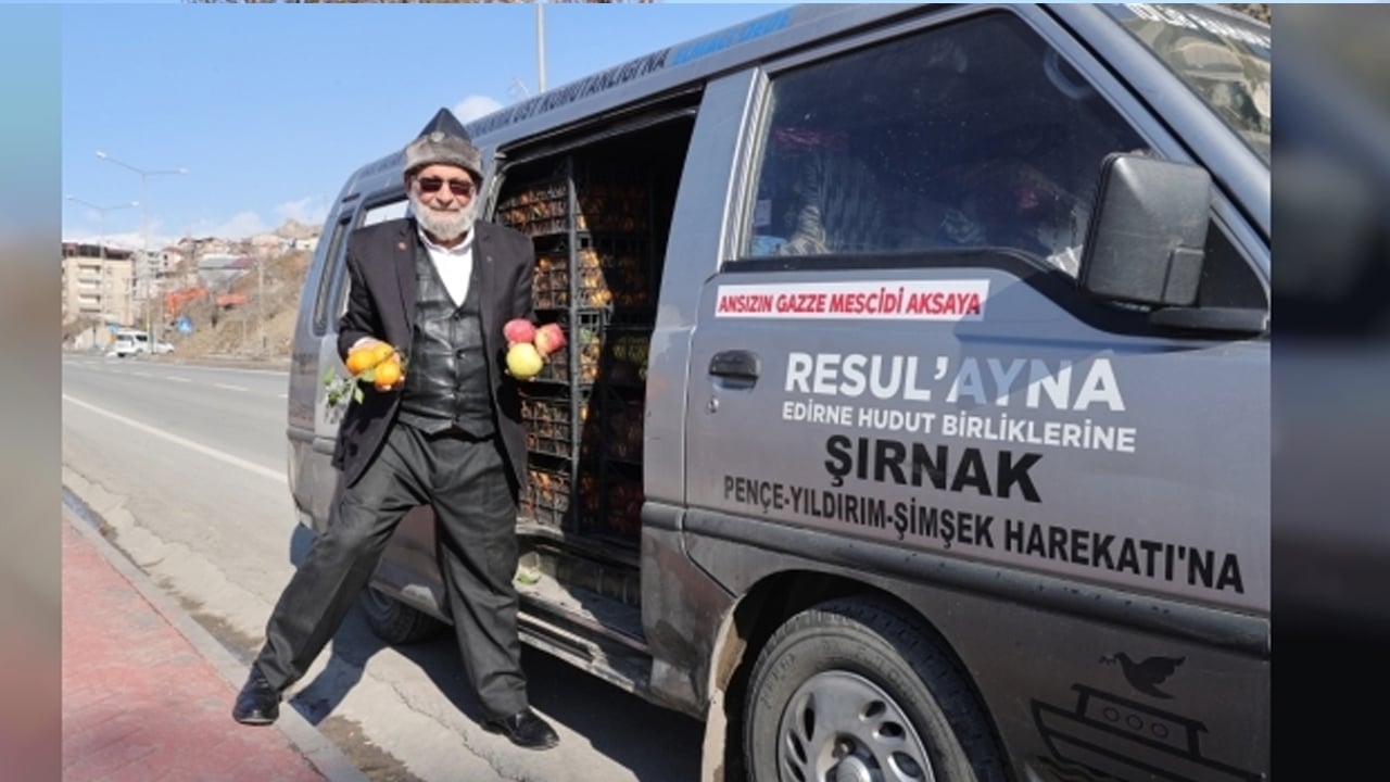 Foto - Elmacı Dede harekete geçti: Elma ve mandalina getirdi, 38 saat kadar yol kat etti! Mutluluğunu yaşıyor