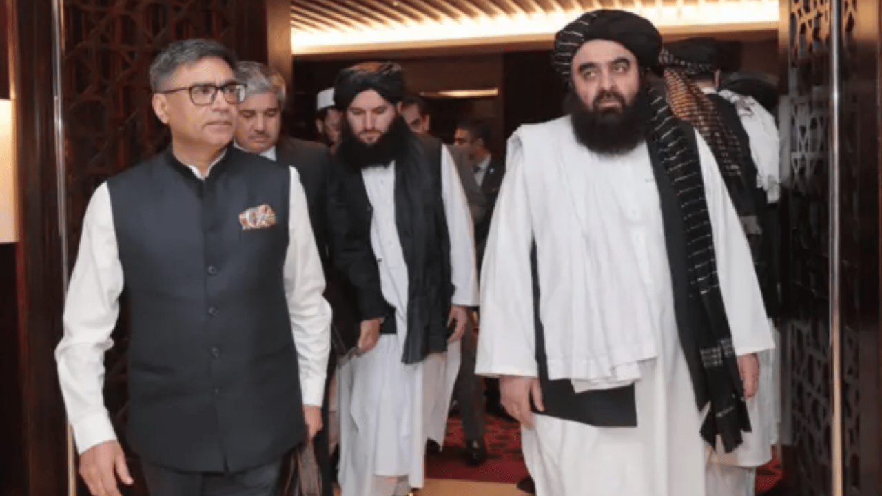 Foto - Elmayla armut birbirine girdi… Müslüman ülkeyle savaşan Taliban’ı baş tacı ettiler