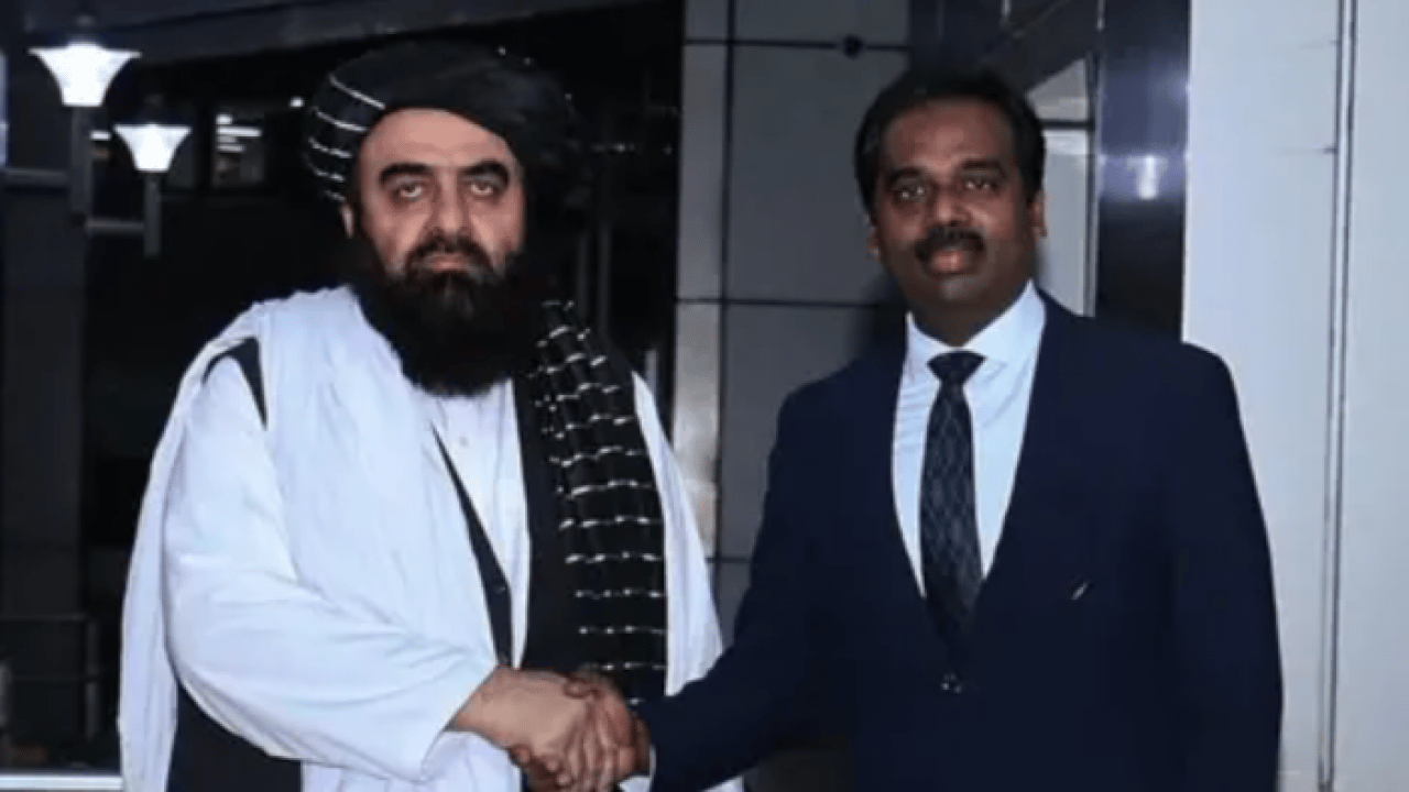 Foto - Elmayla armut birbirine girdi… Müslüman ülkeyle savaşan Taliban’ı baş tacı ettiler