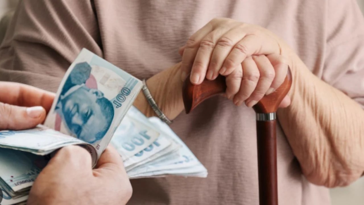 Foto - Emeklilerin merakla beklediği tarih duyurulmuştu... SGK'dan da açıklama geldi!