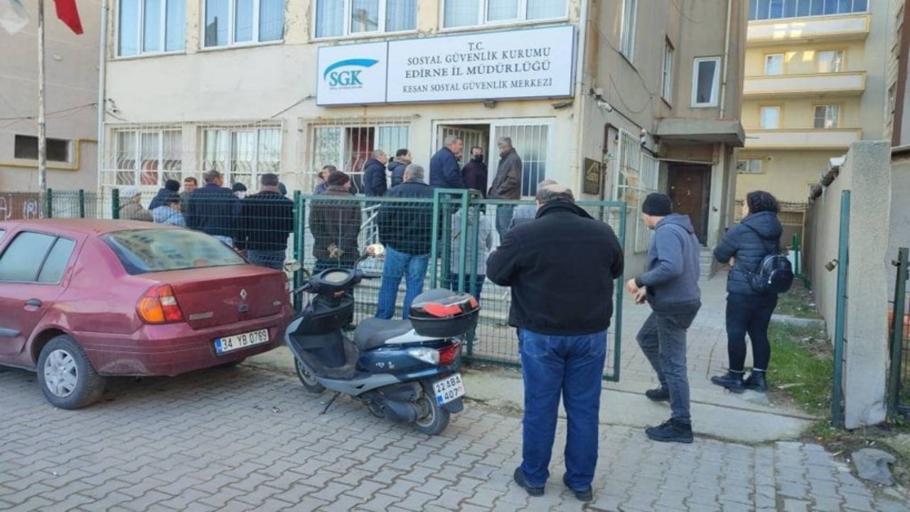 Foto - Emeklilikler bir bir iptal ediliyor, SGK "Gel bakalım" deyip ödenen maaşları faiziyle geri istiyor! e-Devletinizde bu harfler varsa hapı yuttunuz