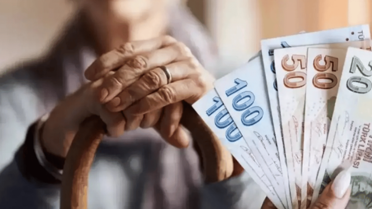 Foto - Emeklinin gözü bu rakamda: Bayram ikramiyesi 'harçlık' mı 'telafi' mi olacak? Her dediği çıkan SGK uzmanı net rakamı açıkladı