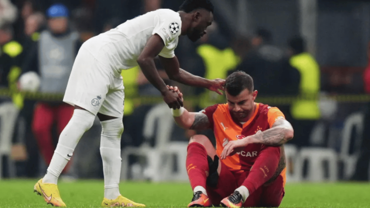 Foto - Emenike sosyal medyadan duyurdu! Galatasaray'ın mağlubiyeti sonrası Emmanuel Emenike'den olay paylaşım