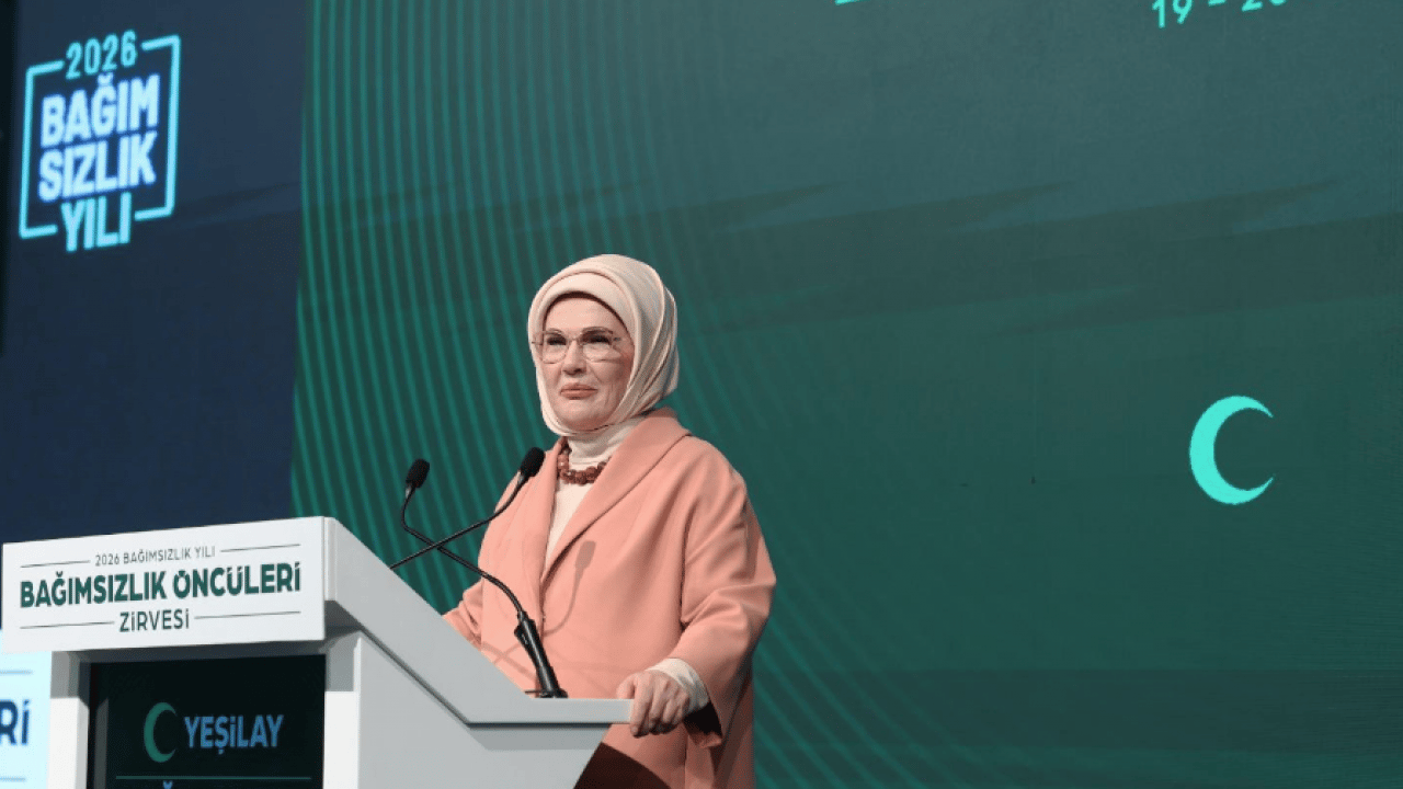 Foto - Emine Erdoğan, Bağımsızlık Öncüleri Zirvesi'nde konuştu... En büyük kale ailedir vurgusu...