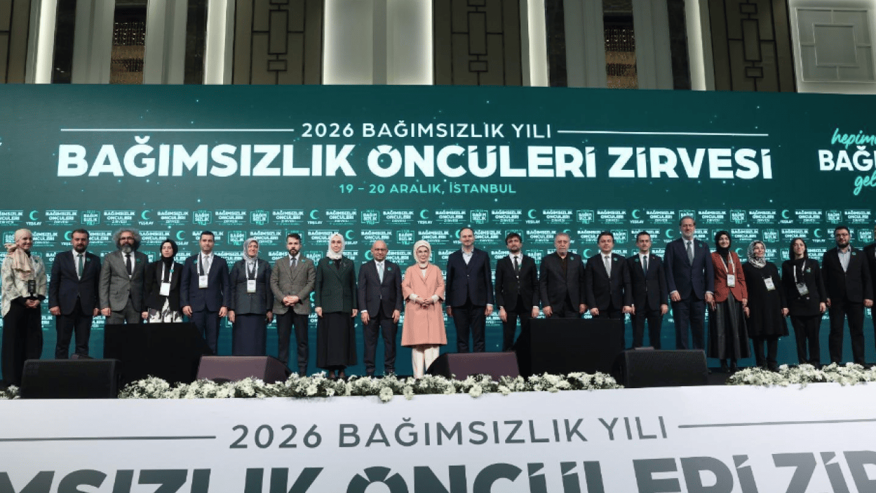 Foto - Emine Erdoğan, Bağımsızlık Öncüleri Zirvesi'nde konuştu... En büyük kale ailedir vurgusu...