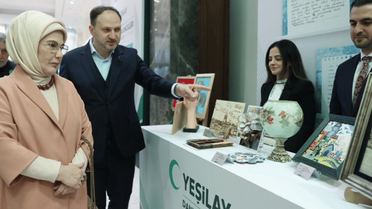 Foto - Emine Erdoğan, Bağımsızlık Öncüleri Zirvesi'nde konuştu... En büyük kale ailedir vurgusu...