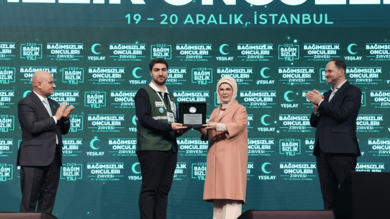 Foto - Emine Erdoğan, Bağımsızlık Öncüleri Zirvesi'nde konuştu... En büyük kale ailedir vurgusu...