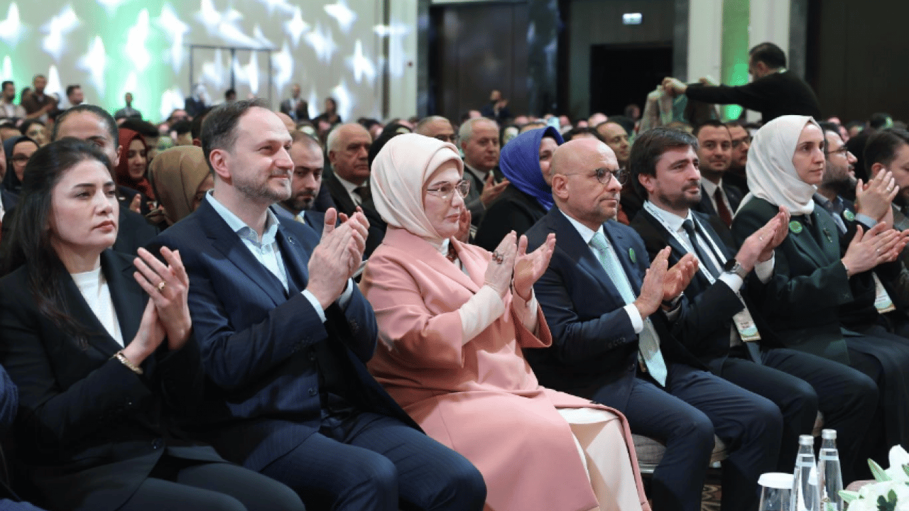 Foto - Emine Erdoğan, Bağımsızlık Öncüleri Zirvesi'nde konuştu... En büyük kale ailedir vurgusu...
