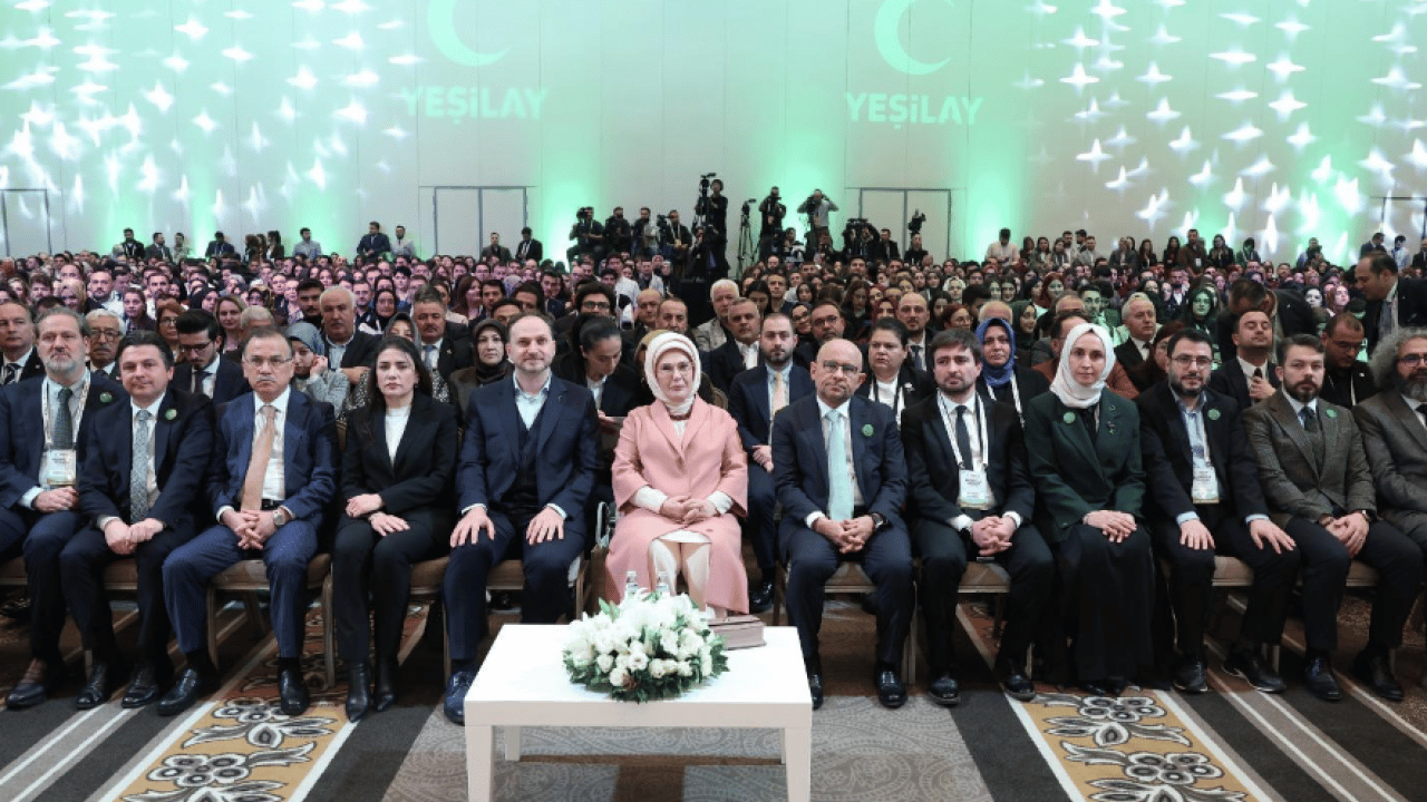 Foto - Emine Erdoğan, Bağımsızlık Öncüleri Zirvesi'nde konuştu... En büyük kale ailedir vurgusu...