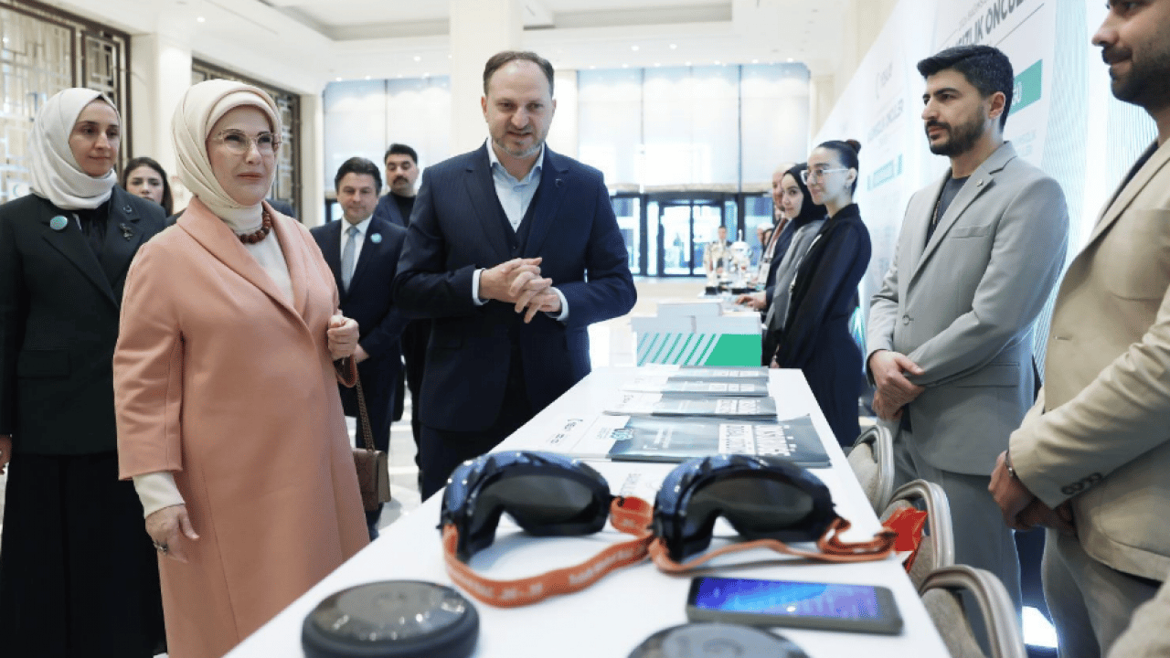 Foto - Emine Erdoğan, Bağımsızlık Öncüleri Zirvesi'nde konuştu... En büyük kale ailedir vurgusu...