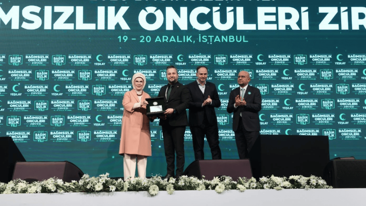 Foto - Emine Erdoğan, Bağımsızlık Öncüleri Zirvesi'nde konuştu... En büyük kale ailedir vurgusu...