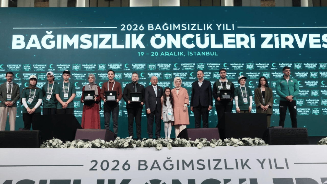 Foto - Emine Erdoğan, Bağımsızlık Öncüleri Zirvesi'nde konuştu... En büyük kale ailedir vurgusu...