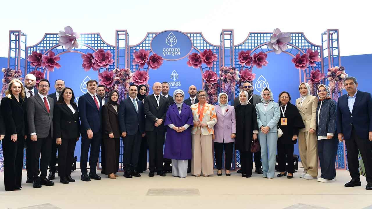 Foto - Emine Erdoğan, "Cemre Çarşısı"nın açılışına katıldı