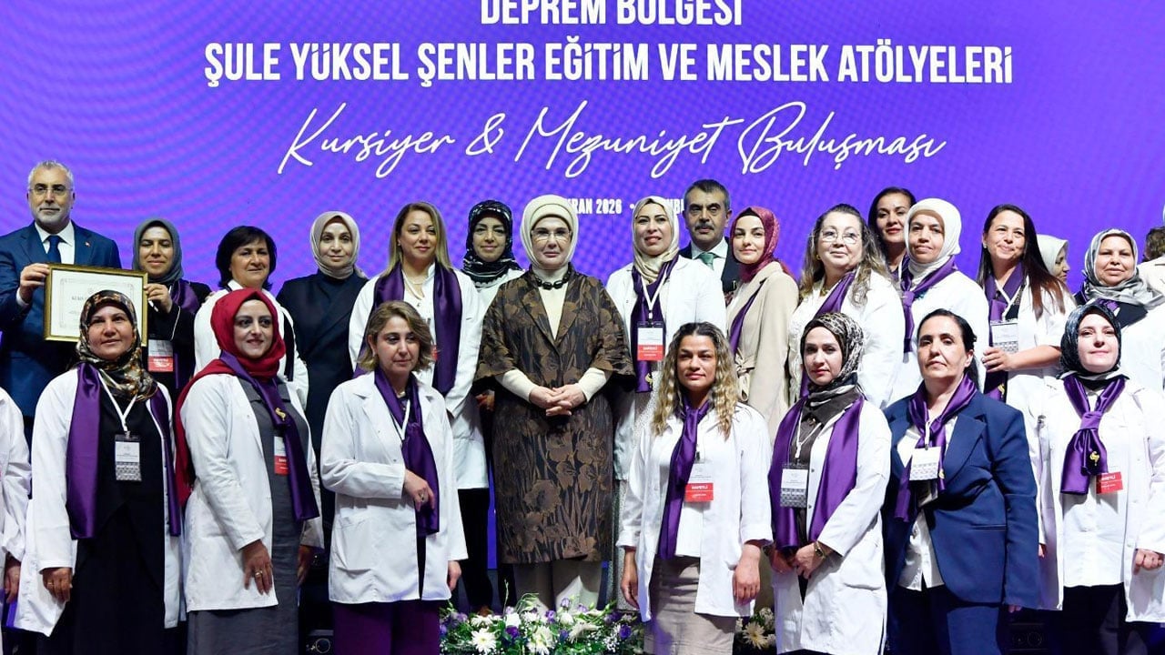 Foto - Emine Erdoğan: Dünya bir imtihan yeri! Biz koşu bittikten sonra da koşan atlarız!