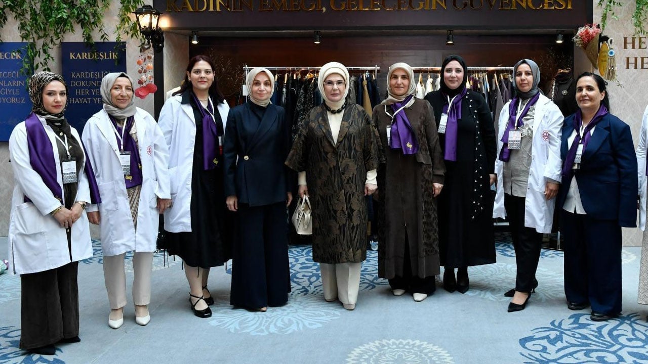 Foto - Emine Erdoğan: Dünya bir imtihan yeri! Biz koşu bittikten sonra da koşan atlarız!