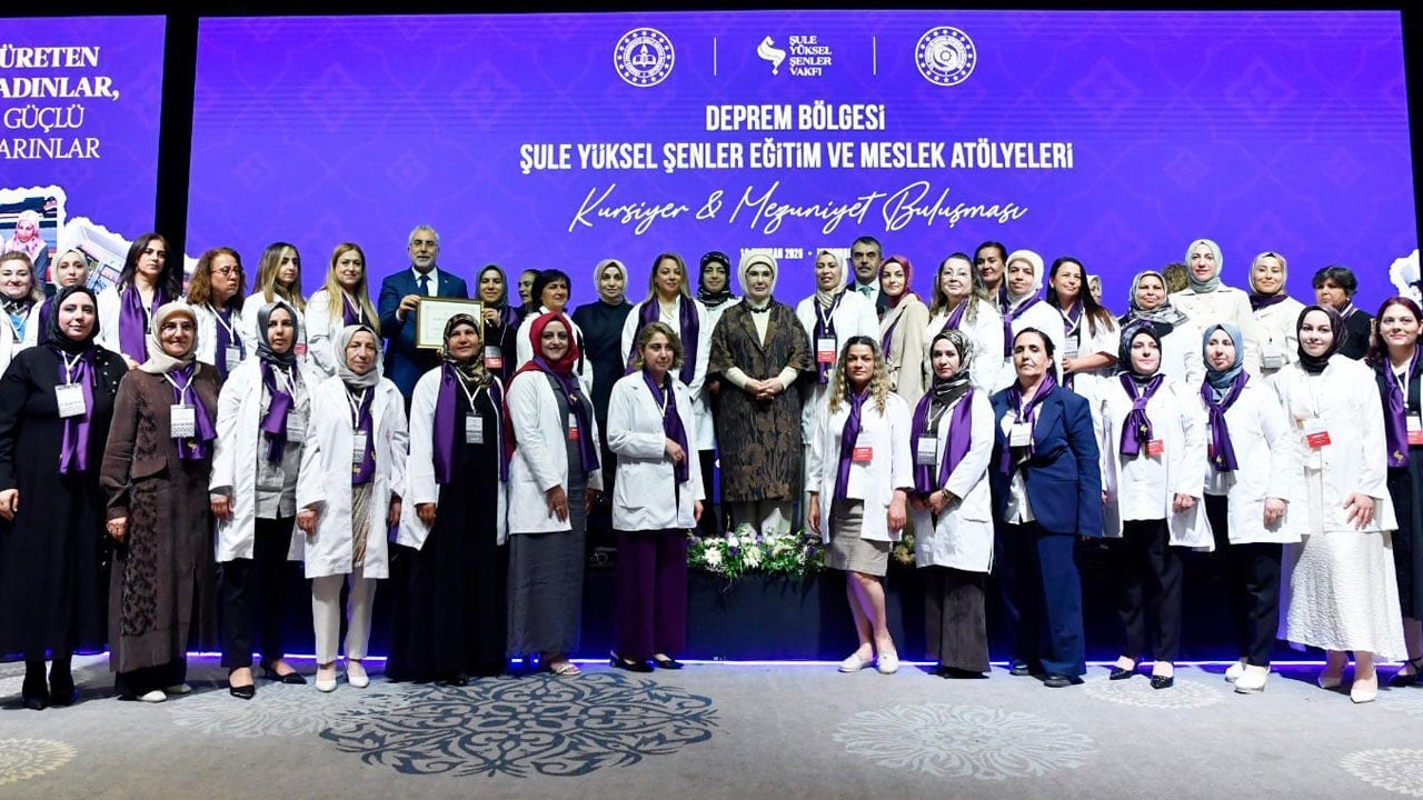 Foto - Emine Erdoğan: Dünya bir imtihan yeri! Biz koşu bittikten sonra da koşan atlarız!