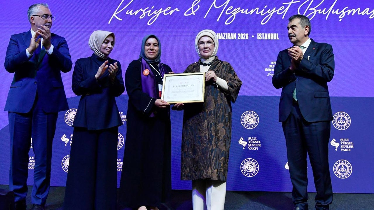 Foto - Emine Erdoğan: Dünya bir imtihan yeri! Biz koşu bittikten sonra da koşan atlarız!