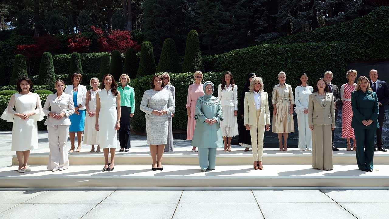 Foto - Emine Erdoğan, NATO lider eşlerini Çankaya Köşkü'nde kabul etti