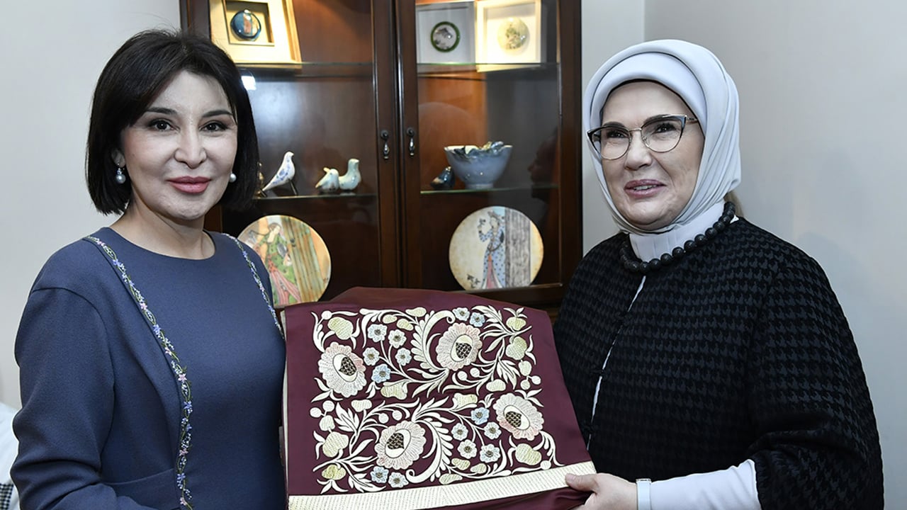 Foto - Emine Erdoğan, Özbekistan Cumhurbaşkanı'nın eşi Mirziyoyeva ile bir araya geldi!
