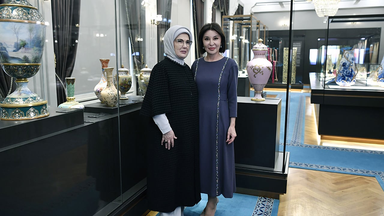 Foto - Emine Erdoğan, Özbekistan Cumhurbaşkanı'nın eşi Mirziyoyeva ile bir araya geldi!