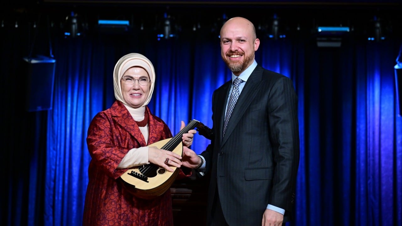 Foto - Emine Erdoğan, Palet Türk Müziği İlkokulunu ziyaretinde konuştu...