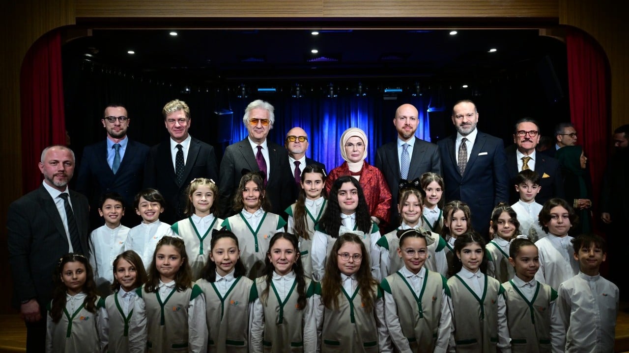 Foto - Emine Erdoğan, Palet Türk Müziği İlkokulunu ziyaretinde konuştu...
