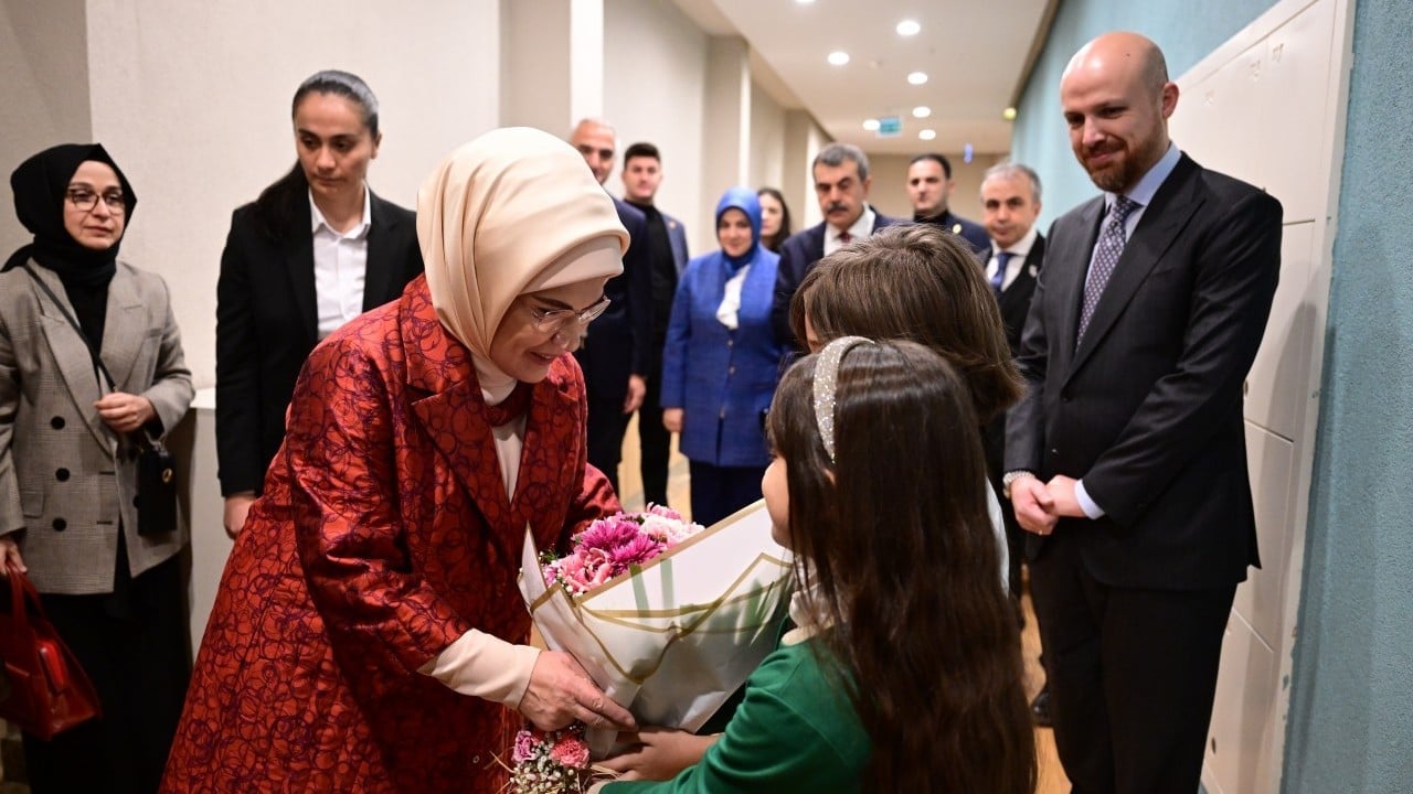 Foto - Emine Erdoğan, Palet Türk Müziği İlkokulunu ziyaretinde konuştu...