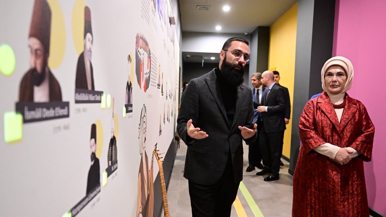 Foto - Emine Erdoğan, Palet Türk Müziği İlkokulunu ziyaretinde konuştu...