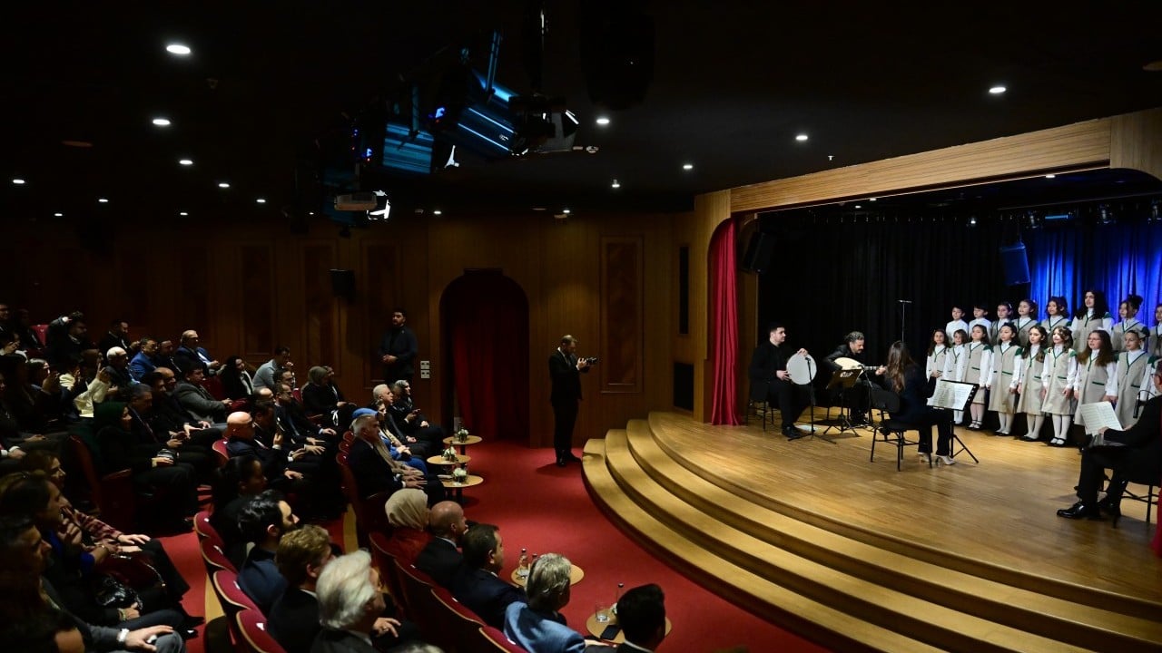 Foto - Emine Erdoğan, Palet Türk Müziği İlkokulunu ziyaretinde konuştu...