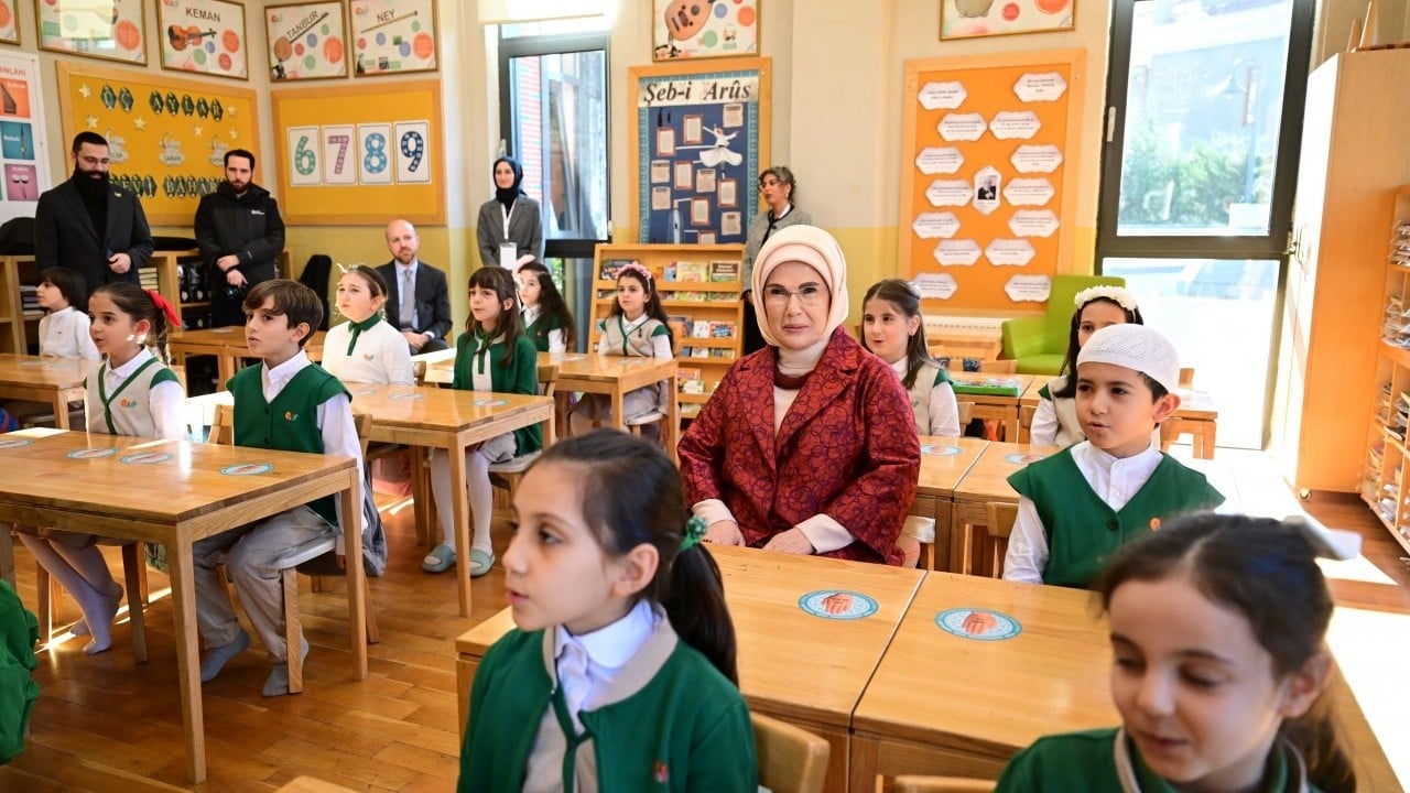 Foto - Emine Erdoğan, Palet Türk Müziği İlkokulunu ziyaretinde konuştu...